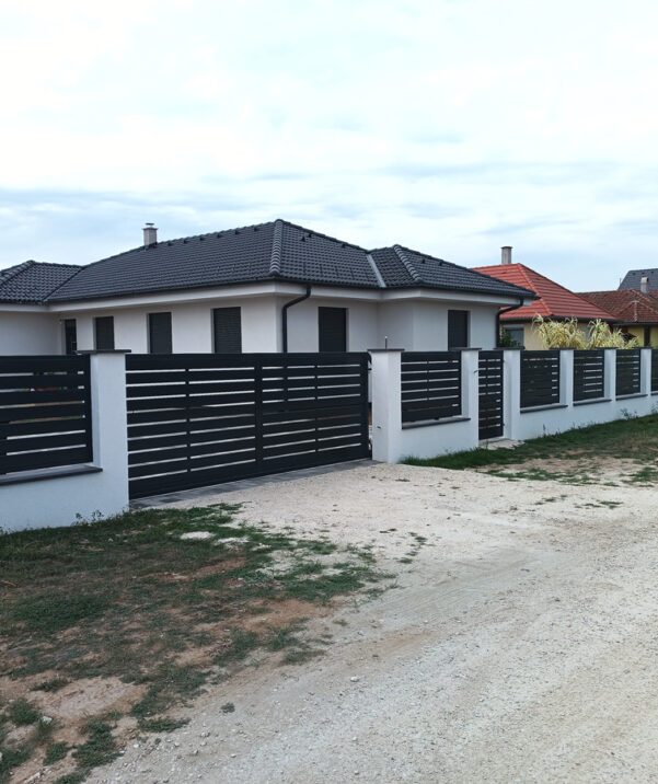 Kapuk és kerítések